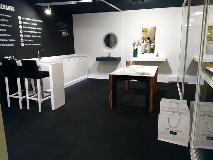 Mesa OLGA INSPIRATION by Ernesto Oñate Mesa OLGA INSPIRATION by Ernesto Oñate