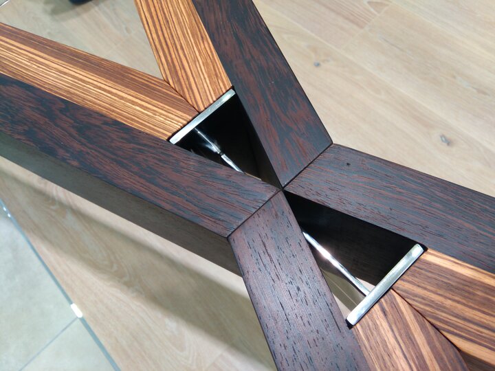 Mesa INSPIRATION CRISOL by Ernesto Oñate Mesa INSPIRATION CRISOL by Ernesto Oñate