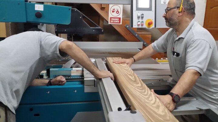 Mesa INSPIRATION CRISOL by Ernesto Oñate Mesa INSPIRATION CRISOL by Ernesto Oñate