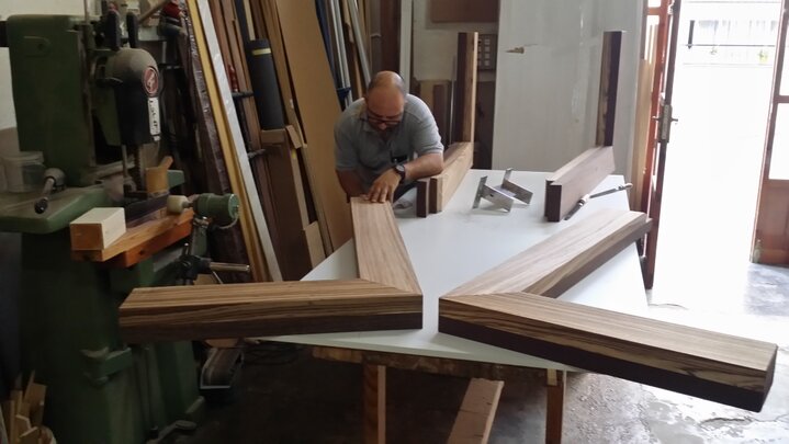 Mesa INSPIRATION CRISOL by Ernesto Oñate Mesa INSPIRATION CRISOL by Ernesto Oñate