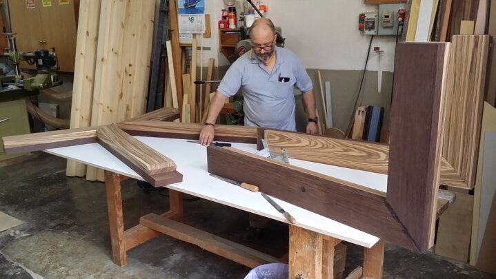 Mesa INSPIRATION CRISOL by Ernesto Oñate Mesa INSPIRATION CRISOL by Ernesto Oñate