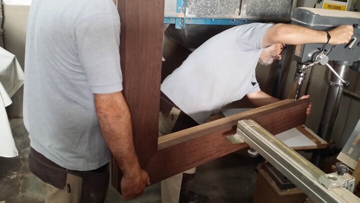 Mesa INSPIRATION CRISOL by Ernesto Oñate Mesa INSPIRATION CRISOL by Ernesto Oñate