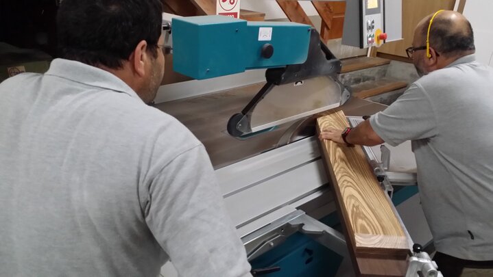 Mesa INSPIRATION CRISOL by Ernesto Oñate Mesa INSPIRATION CRISOL by Ernesto Oñate