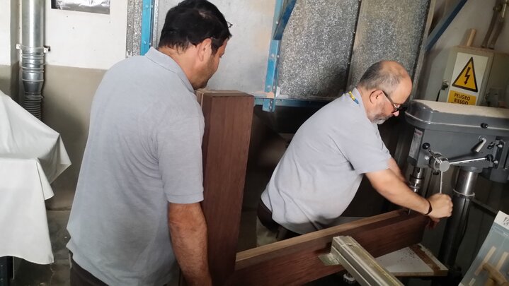 Mesa INSPIRATION CRISOL by Ernesto Oñate Mesa INSPIRATION CRISOL by Ernesto Oñate