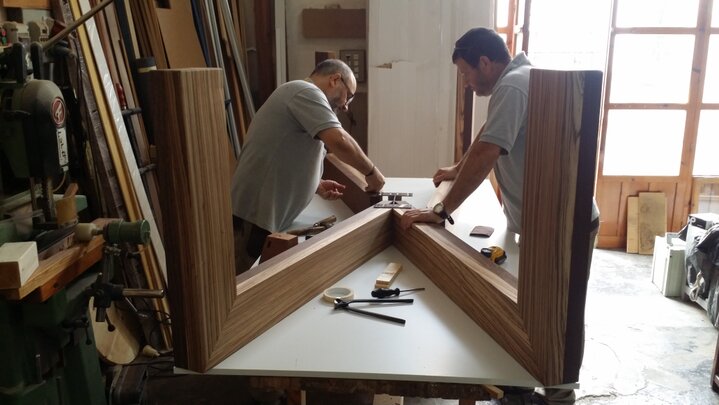 Mesa INSPIRATION CRISOL by Ernesto Oñate Mesa INSPIRATION CRISOL by Ernesto Oñate