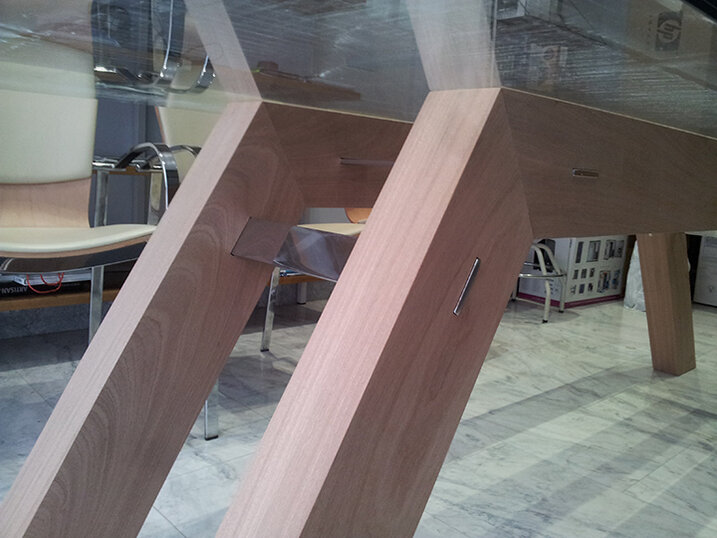 Mesa MAGIA CONFIDENCE by Ernesto Oñate Mesa MAGIA CONFIDENCE by Ernesto Oñate