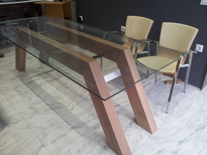 Mesa MAGIA CONFIDENCE by Ernesto Oñate Mesa MAGIA CONFIDENCE by Ernesto Oñate