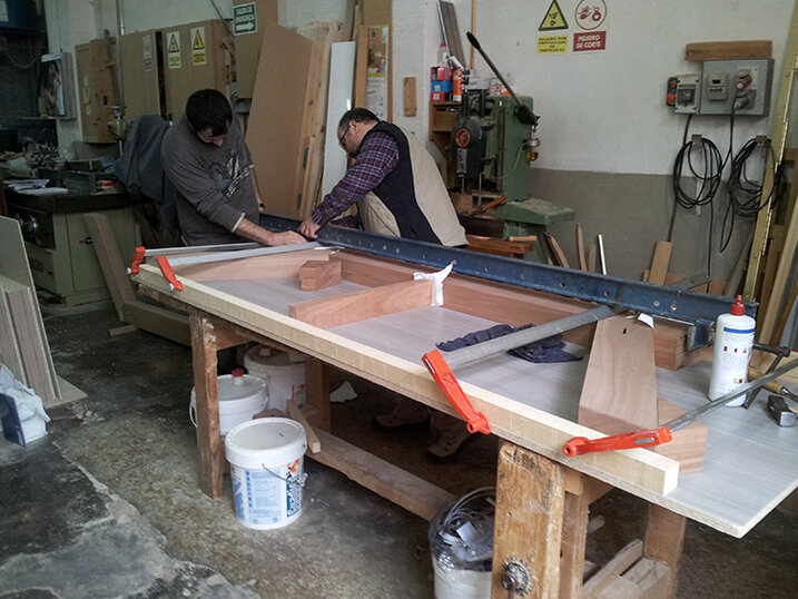 Mesa MAGIA CONFIDENCE by Ernesto Oñate Mesa MAGIA CONFIDENCE by Ernesto Oñate