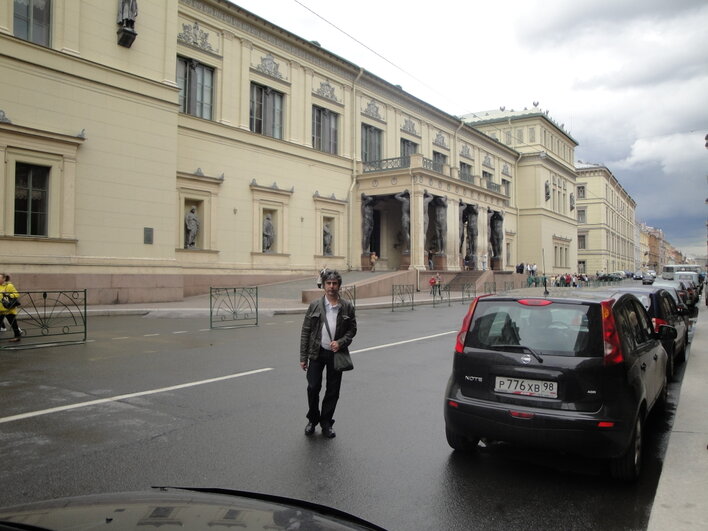 Ernesto Oñate en el Hermitage - San Petersburgo Ernesto Oñate en el Hermitage - San Petersburgo
